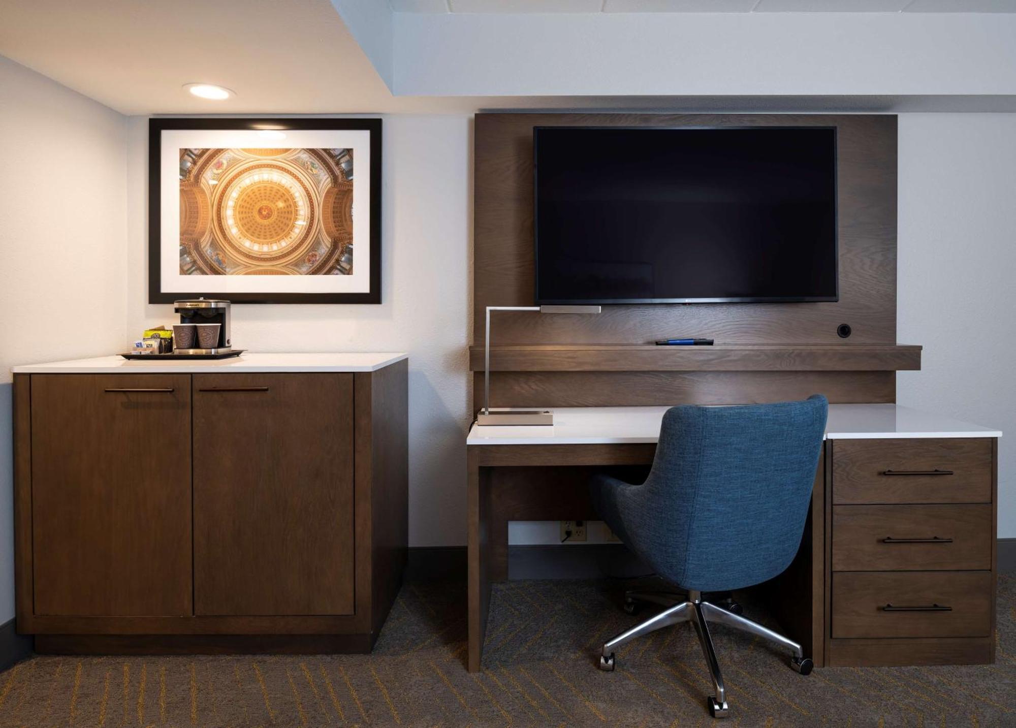 Hotel Doubletree By Hilton Madison East Zewnętrze zdjęcie